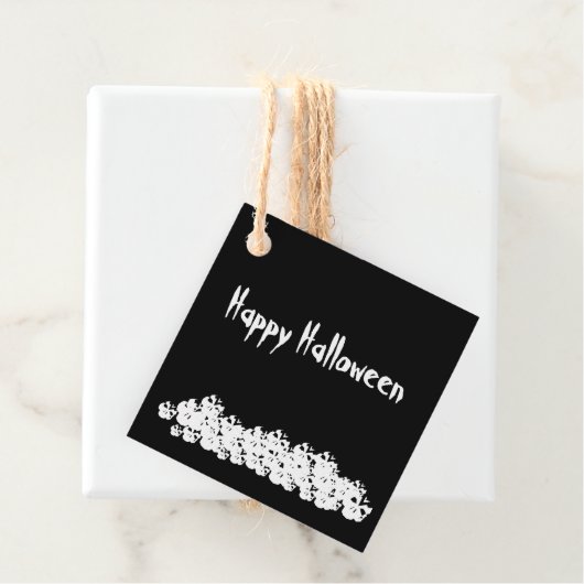 Halloween Schwarz-weißer Schädelhaufen Geschenkanhänger (Beispiel)