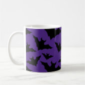 Halloween-Schwarzbats lila cooles, sprichwörtliche Kaffeetasse (Links)
