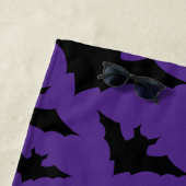 Halloween-Schwarzbats lila cooles, sprichwörtliche Strandtuch (Beispiel)
