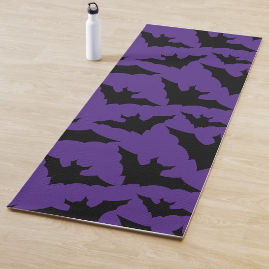 Halloween-Schwarzbats lila cooles, sprichwörtliche Yogamatte (Beispiel)