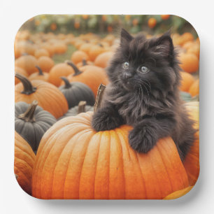 Halloween schwarzes Kätzchen auf einem Kürbis Pappteller