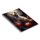 Halloween Siamkatze mit Pumpkins Beängstigend Notizblock (Rechte Seite)