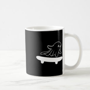 Halloween-Skateboarding-Geist im Skateboard in der Kaffeetasse