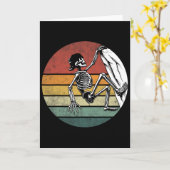 Halloween Skeleton Climber Vintage Skeleton Rock C Karte (Gelbe Blume)