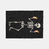 Halloween Skeleton Drinks Tequila Sunrise Schwanz Fleecedecke (Vorderseite (Horizontal))