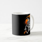 Halloween Skeleton Funny Football Shirt For Teens Kaffeetasse (VorderseiteRechts)