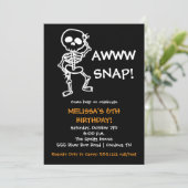 Halloween Skeleton Geburtstagseinladung Einladung (Stehend Vorderseite)