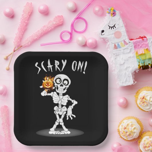 Halloween Skeleton Holding a Jack-o-lantern Pappteller (Party)