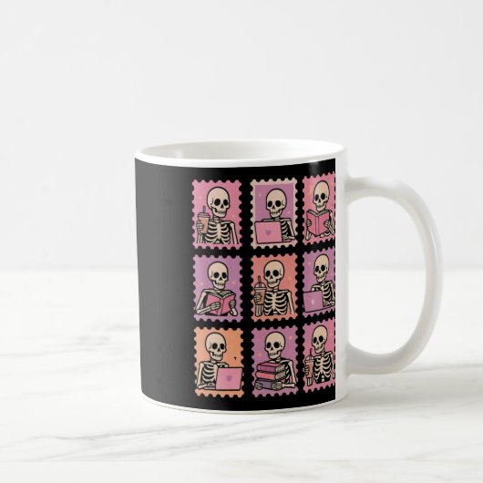 Halloween Skeleton Holding Coffee Postage Briefmar Kaffeetasse (Rechts)