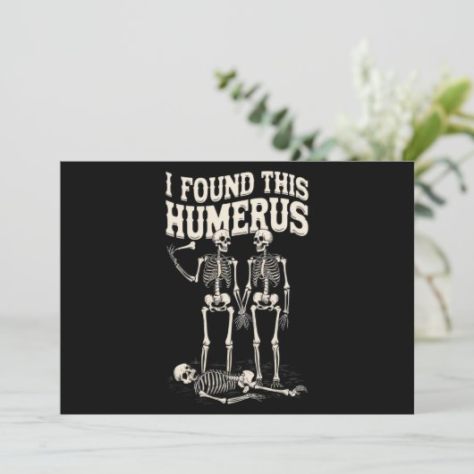 Halloween Skeleton I fand Humerus Funny Costume Einladung (Stehend Vorderseite)