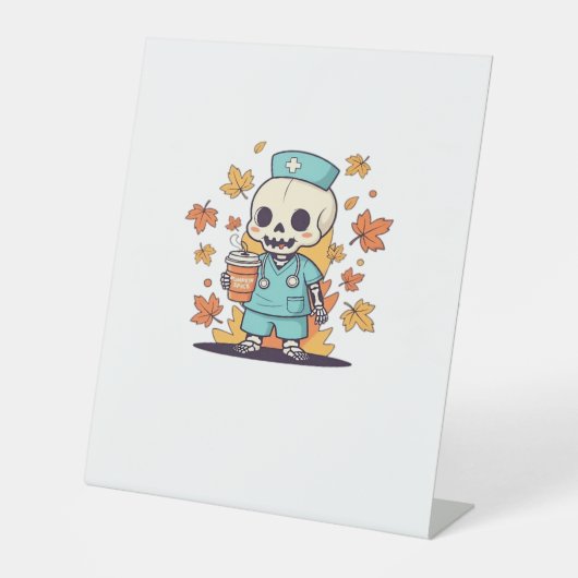 Halloween Skeleton Nurse mit Coffee Classic T-Shi Sockelschild (Vorderseite)