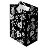 Halloween Skeleton Skull Bones Muster Mittlere Geschenktüte (Rückseite Schrägansicht)
