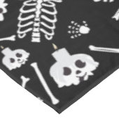 Halloween Skeleton Skull Bones Muster Tischdecke (Schrägansicht)