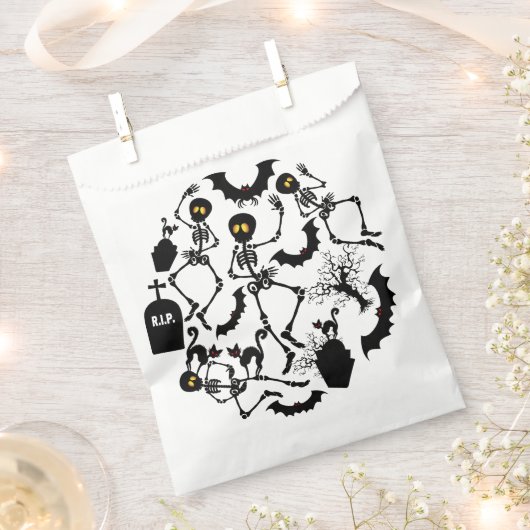 Halloween Skeletons Macabre Dance Geschenktütchen (Ausgeschnitten)
