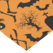 Halloween Skeletons Macabre Dance Tischdecke (Schrägansicht)
