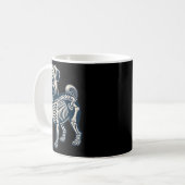 Halloween-Skelett eines Mopses Kaffeetasse (Vorderseite Links)