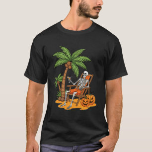 Halloween-Skelett entspannt sich Beach-Pumpkins-Co T-Shirt