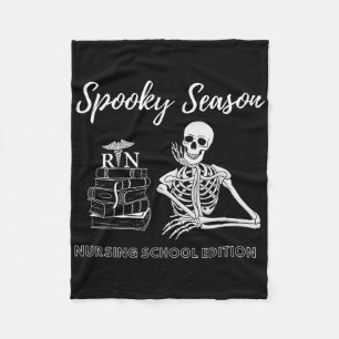 Halloween-Skelett für die Krankenpflege bei Spoo Fleecedecke