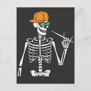 Halloween-Skelett Rockhand spielt Schlagzeug Postkarte