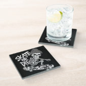 Halloween Skelett Skateboarder Art: Stilvoll Glasuntersetzer (Schrägansicht)