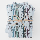 Halloween-Skelette in Bäumen Geschenkpapier Set (Beispiel)