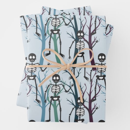 Halloween-Skelette in Bäumen Geschenkpapier Set (Beispiel)