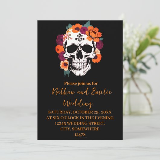 Halloween-Skull Gotische Hochzeitseinladung Einladung (Stehend Vorderseite)