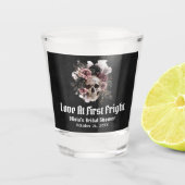 Halloween Skull-Liebe im ersten Fright-Brautparty Schnapsglas (Vorderseite)