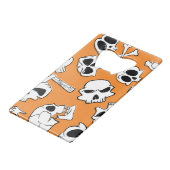 Halloween Skulls Knochen Doodle Muster Geldbeutel Flaschenöffner (Vorderseite Schrägansicht)