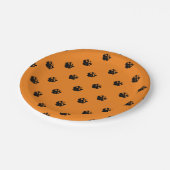 Halloween Skulls Muster schwarz-orange Pappteller (Schrägansicht)