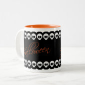 Halloween Skulls Schwarz-weiß & Orange Tasse (Vorderseite Links)