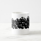 Halloween-Skulptur Schwarz-weiß Kaffeetasse (Mittel)