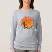 Halloween Sky, Black Birds in Tree Silhouette T-Shirt (Vorderseite)