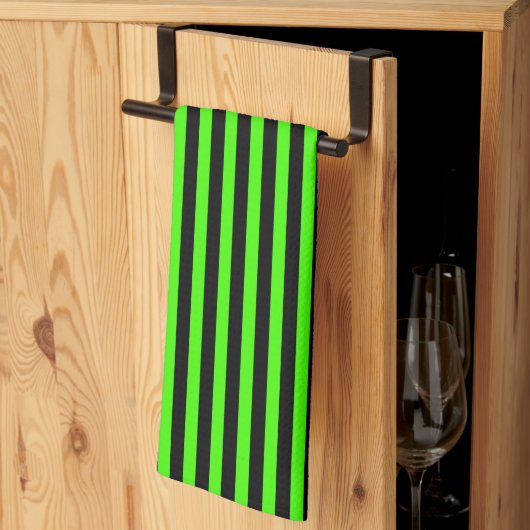 Halloween Slime Green und Black Strip Geschirrtuch (Drittel gefaltet)