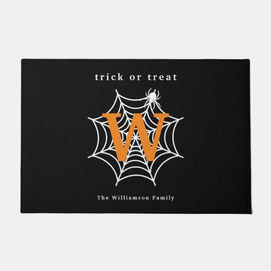 Halloween Spider Web Trick oder Treat Monogram Fußmatte (Vorderseite)