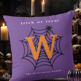 Halloween Spider Web Trick oder Treat Monogram Kissen