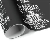 Halloween Spooktacular 10. Hochzeitstag Geschenkpapier (Rolleneckpunkt)