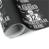 Halloween Spooktacular 12. Hochzeitstag Geschenkpapier (Rolleneckpunkt)