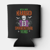 Halloween Spooktacular 13. Hochzeitstag Dosenkühler (Rückseite)