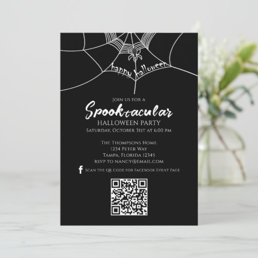 Halloween Spooktacular Spike QR Code Social Media Einladung (Stehend Vorderseite)