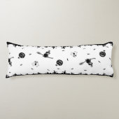 Halloween Spooky Black and White Seitenschläferkissen (Vorderseite)
