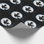 Halloween Spooky Hexe, die über einen Vollmond fli Geschenkpapier (Ecke)