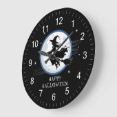 Halloween Spooky Hexe, die über einen Vollmond fli Große Wanduhr (Winkel)