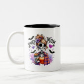 Halloween Spooky Mama Skeleton Messy Bun Custom Zweifarbige Tasse (Links)