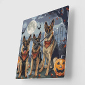 Halloween Spooky Quadratische Wanduhr (Winkel)