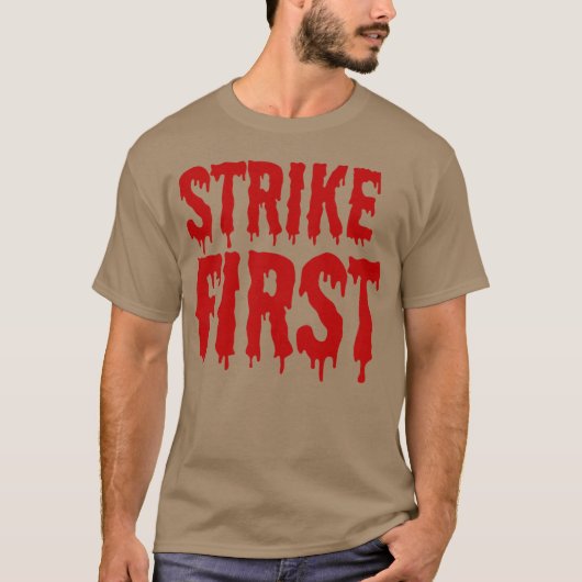 Halloween Strike First Familie T-Shirt (Vorderseite)