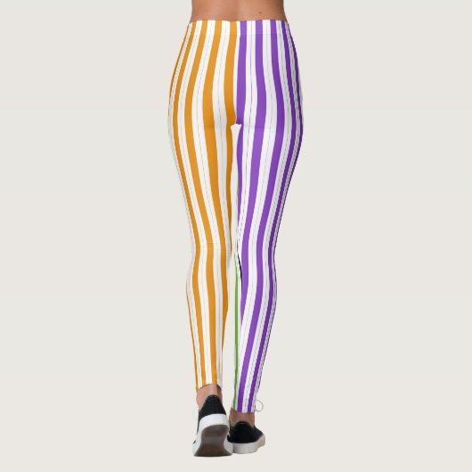 Halloween Stripes Lila grünes Schwarzwingelorn Leggings (Rückseite)