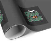 Halloween-Süßigkeiten oder Saures Fledermaus-Webde Geschenkpapier (Rolleneckpunkt)