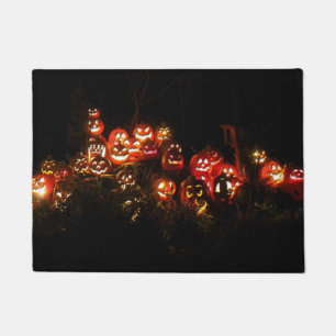 Halloween-Szene gefüllt mit Jack-O-Lanterns Fußmatte