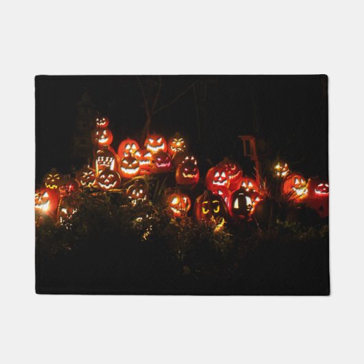 Halloween-Szene gefüllt mit Jack-O-Lanterns Fußmatte (Vorderseite)